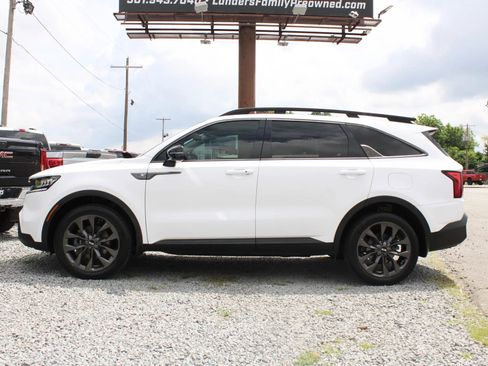 Used 2021 Kia Sorento EX w/ EX AWD X-Line Package image 2