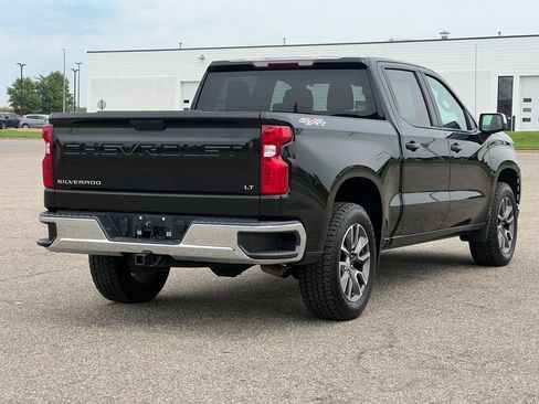Used 2022 Chevrolet Silverado 1500 LT AWD/4WD image 39