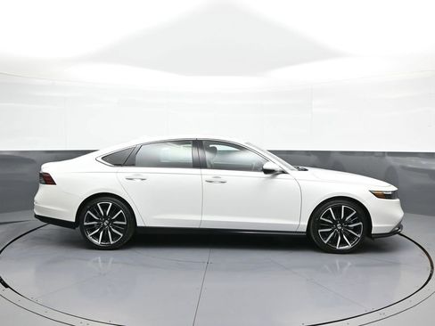 Used 2023 Honda Accord Touring image 5