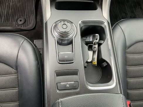 Used 2017 Ford Fusion SE w/ Equipment Group 201A image 23