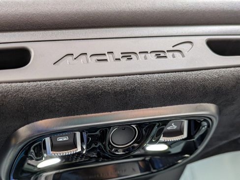 Used 2025 McLaren Artura Spider image 16