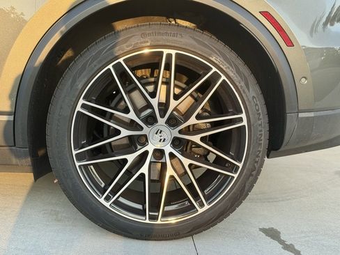 Used 2024 Porsche Macan 4 Electric image 10