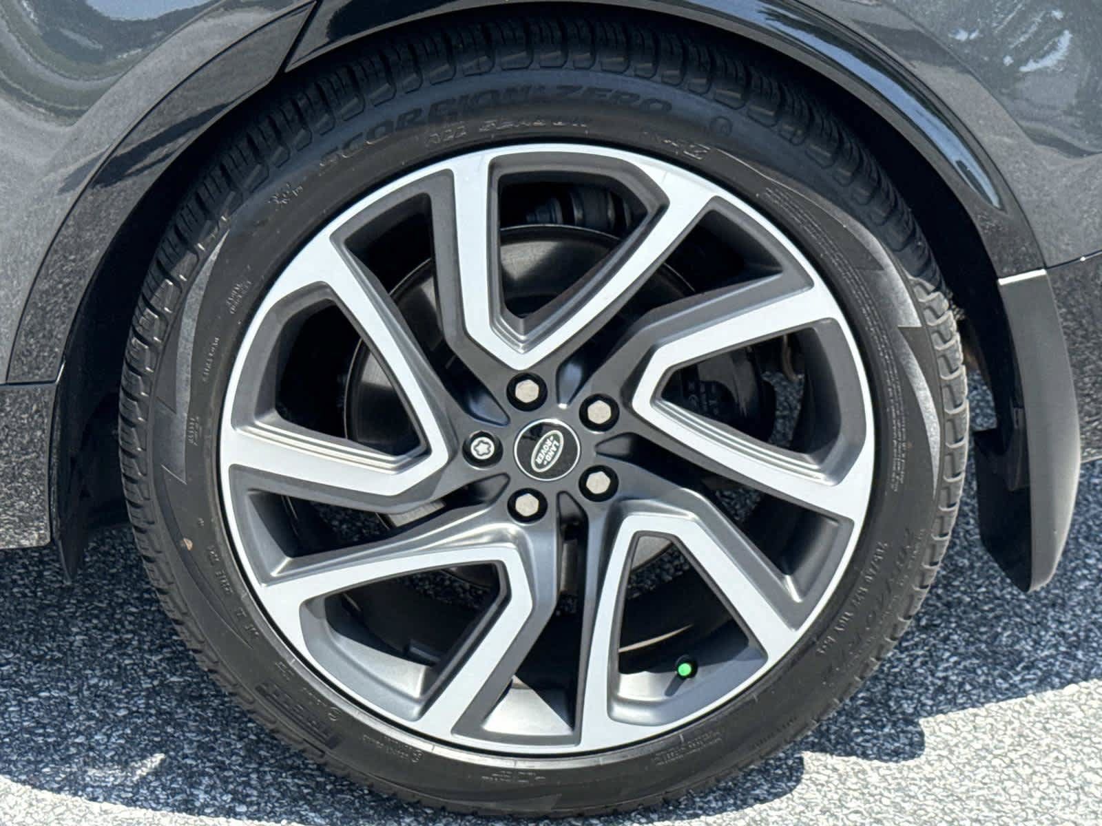 Used 2024 Land Rover Discovery Metropolitan Edition AWD/4WD image 12