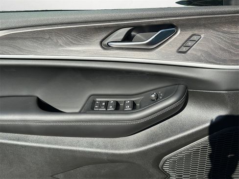 New 2025 Jeep Grand Cherokee Limited w/ Black Appearance Package image 23