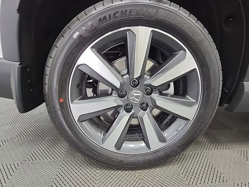 New 2025 Honda Pilot Touring image 52