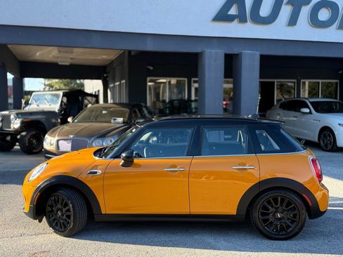 Used 2017 MINI Cooper 4-Door Hardtop image 3