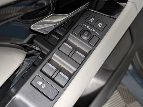 Used 2025 Land Rover Range Rover Evoque Dynamic SE image 26