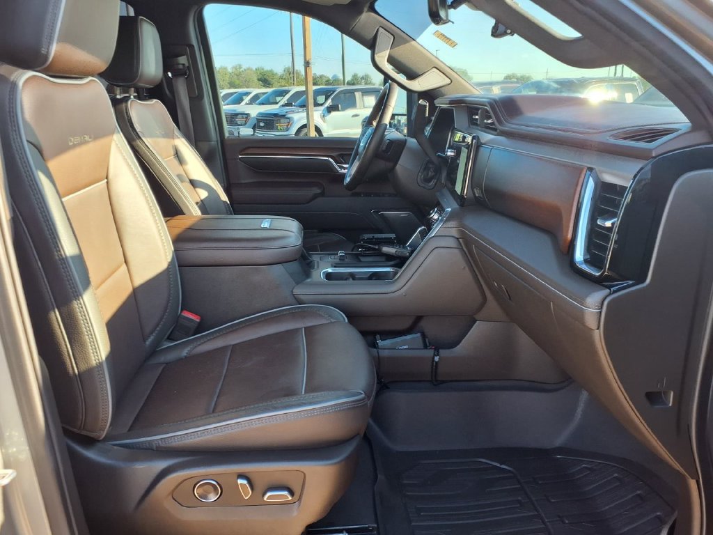 Used 2024 GMC Sierra 3500 Denali w/ Denali Reserve Package AWD/4WD image 29
