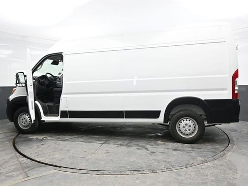 Used 2024 RAM ProMaster 2500 w/ Convenience Group image 40