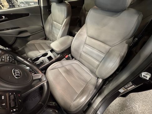 Used 2016 Kia Sorento EX image 18