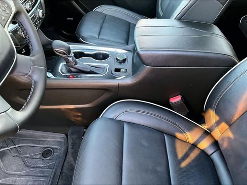 Used 2023 Chevrolet Traverse Premier w/ Redline Edition image 21