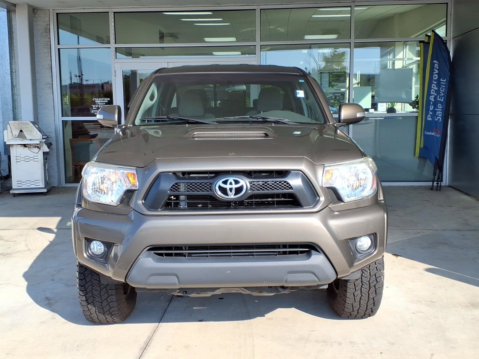 Used 2015 Toyota Tacoma 4x4 Double Cab w/ TRD Sport Package image 2