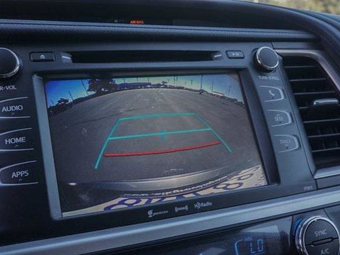 Certified 2019 Toyota Highlander Plus FWD image 20