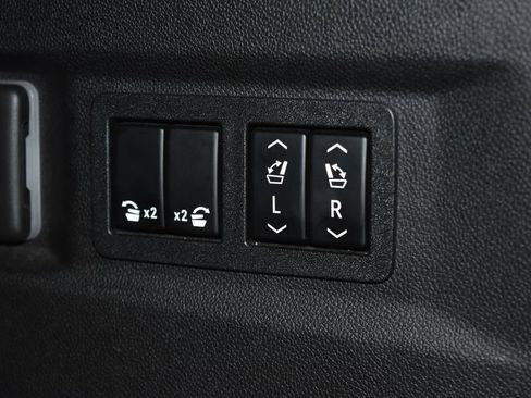 Used 2021 Chevrolet Tahoe RST w/ Luxury Package image 33