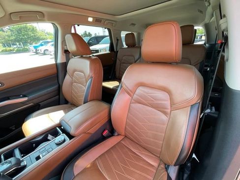 Used 2024 Nissan Pathfinder Platinum w/ Cargo Package AWD/4WD image 18