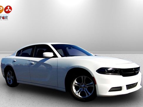 Used 2022 Dodge Charger SXT image 4