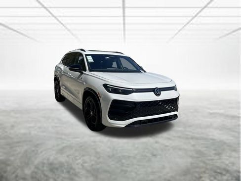 New 2026 Volkswagen Tiguan SE R-Line FWD image 7