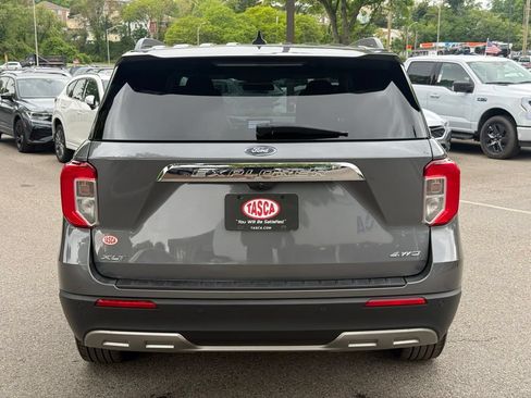 Used 2022 Ford Explorer XLT w/ Equipment Group 202A AWD/4WD image 9