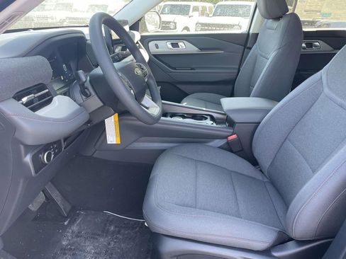 New 2026 Ford Explorer Active RWD image 14