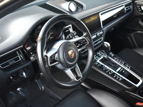 Used 2021 Porsche Macan AWD/4WD image 32