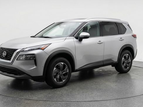 Used 2025 Nissan Rogue SV image 3