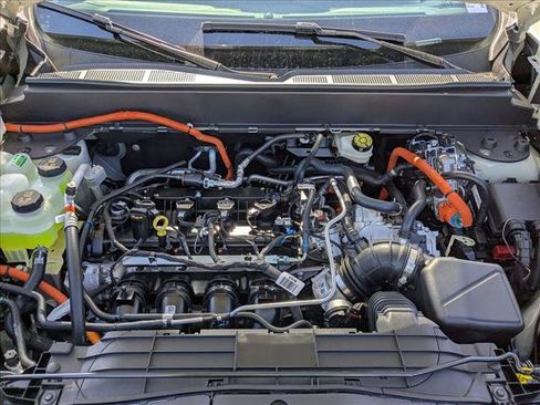 New 2025 Ford Maverick XLT image 16