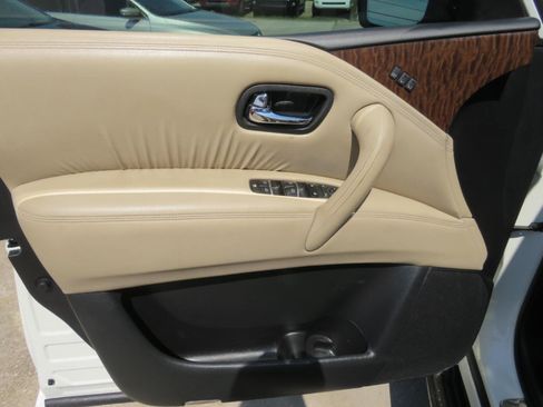 Used 2017 Nissan Armada Platinum w/ Interior Lighting Package AWD/4WD image 11