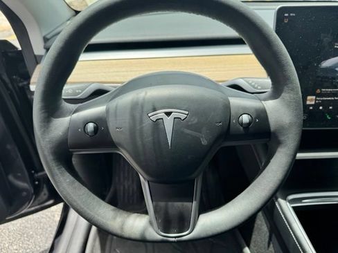 Used 2024 Tesla Model Y Long Range RWD image 17