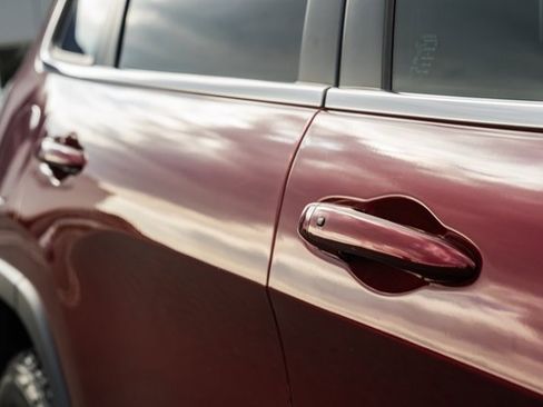 Used 2019 Jeep Cherokee Limited image 18