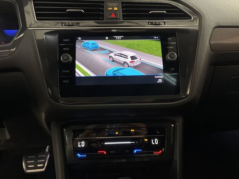 Used 2022 Volkswagen Tiguan SE R-Line FWD image 18