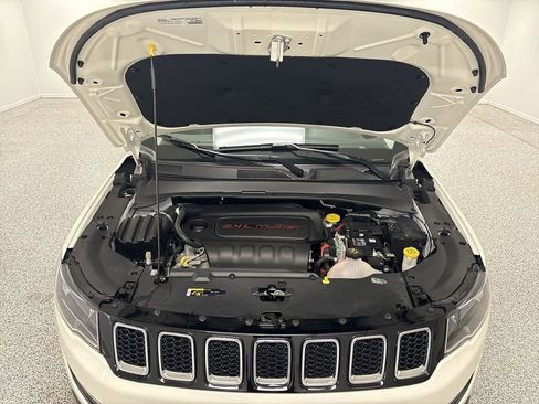 Used 2018 Jeep Compass Latitude w/ Cold Weather Group image 16