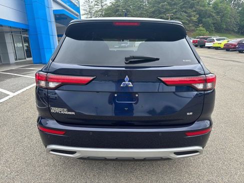 Used 2022 Mitsubishi Outlander SE image 3