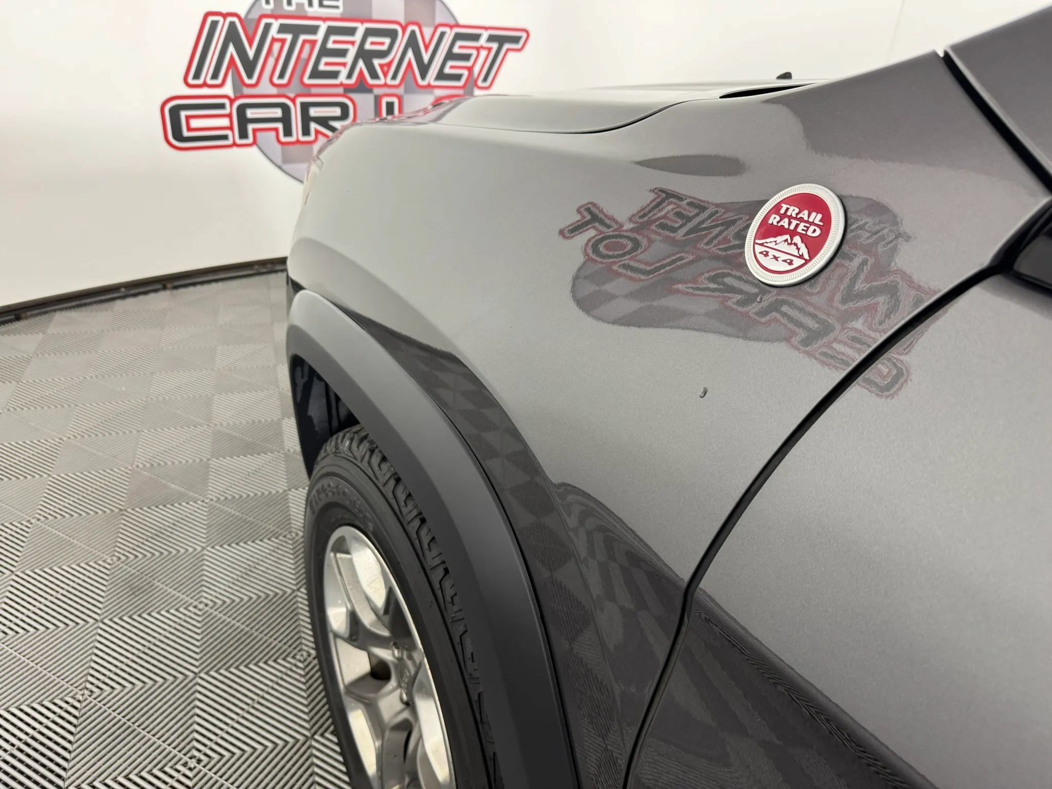 Used 2019 Jeep Cherokee Trailhawk AWD/4WD image 23