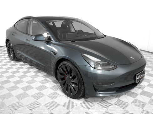 Used 2023 Tesla Model 3 Performance image 3