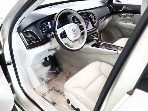 Used 2016 Volvo XC90 T6 Momentum w/ Momentum Plus Package image 17