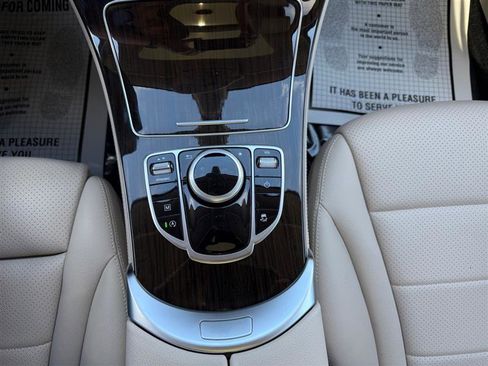Used 2019 Mercedes-Benz GLC 300 4MATIC image 24