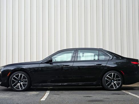 Used 2023 BMW i7 xDrive60 w/ Executive Package 2 AWD/4WD image 9