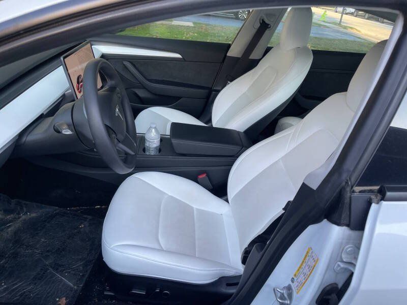 Used 2023 Tesla Model 3 Standard Range RWD image 3