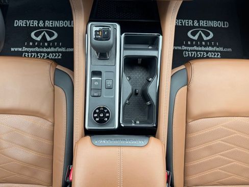 Used 2025 Nissan Pathfinder Platinum image 23