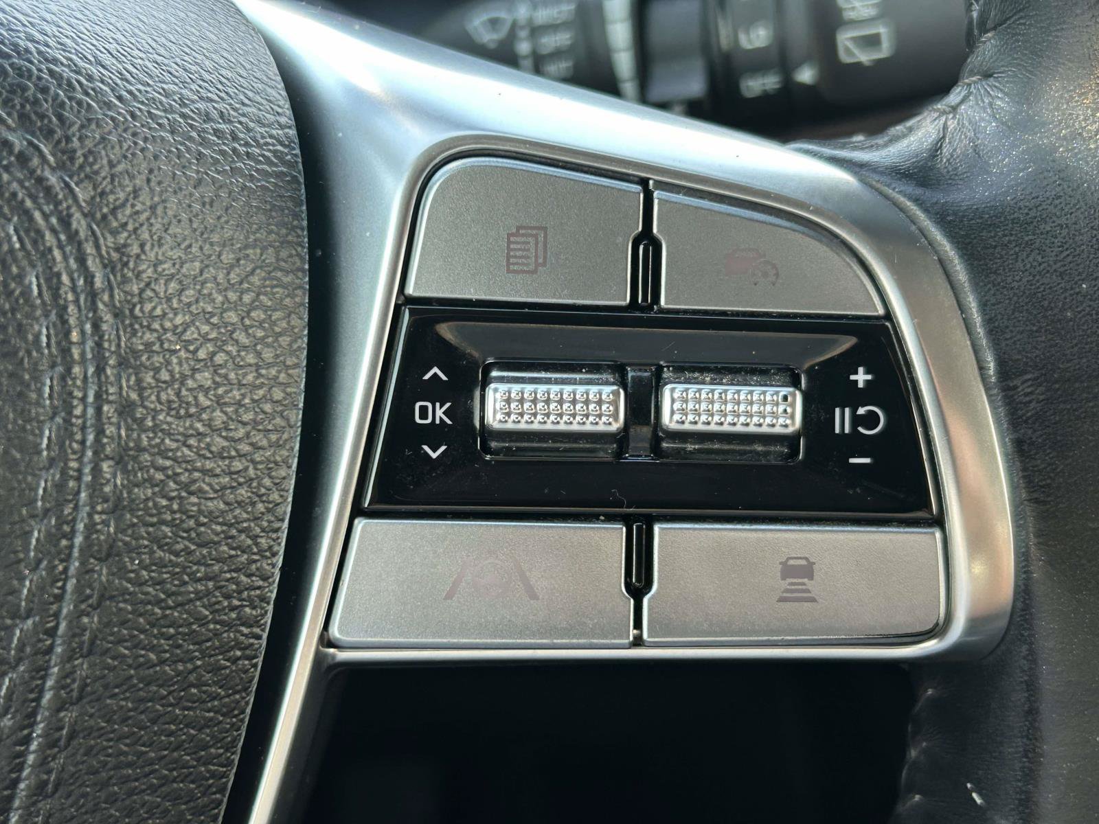 Used 2025 Kia Telluride S FWD image 22