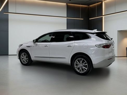 Used 2023 Buick Enclave Essence w/ Experience Buick Package FWD image 3