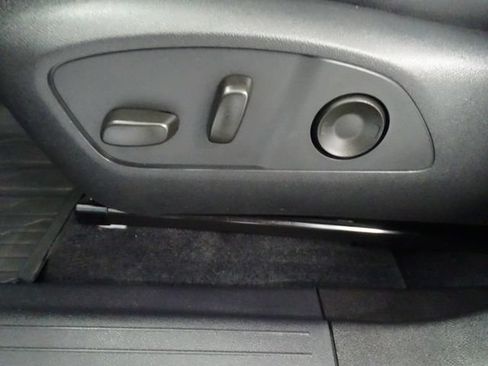 Used 2025 Chevrolet Equinox EV LT AWD/4WD image 3
