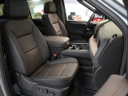 New 2026 Chevrolet Suburban High Country AWD/4WD image 37