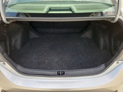 Used 2018 Toyota Corolla LE image 8