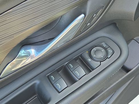 Used 2024 GMC Terrain SLE image 17