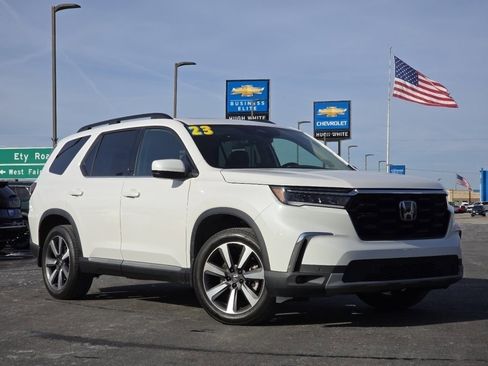 Used 2023 Honda Pilot Touring image 2