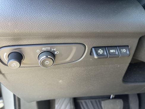 Used 2023 Buick Envision Avenir AWD/4WD image 18