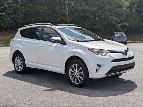 Used 2018 Toyota RAV4 Platinum FWD image 11