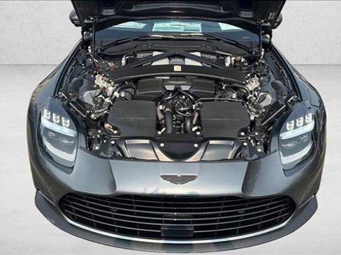 Used 2025 Aston Martin Vanquish RWD image 2