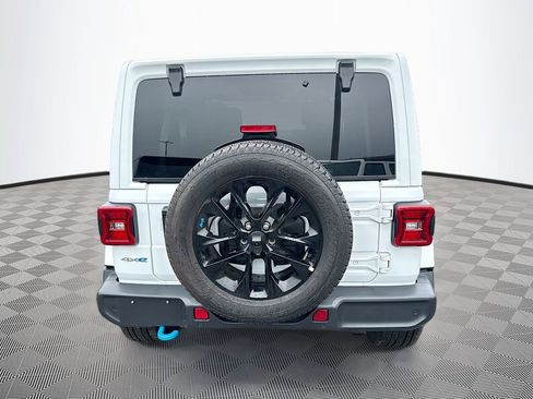 Used 2022 Jeep Wrangler Unlimited Sahara w/ Cold Weather Group AWD/4WD image 7